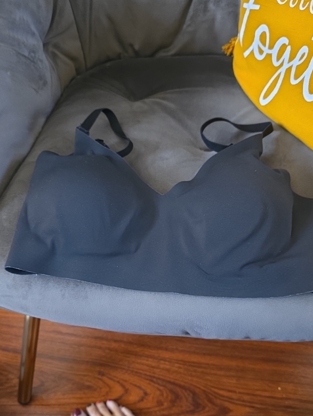NWOT! Black Seamless Wireless T-Shirt Bra - Women Intimates & Sleepwear